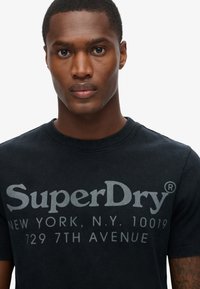 Superdry & Co TONAL VENUE LOGO  - T-shirts print - jet black