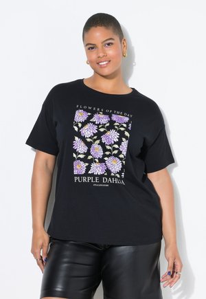 Zwarte t-shirt met een bloemgrafiek van paarse dahlia's, omrandte tekst met "Bloemen van de Dag" en "Paarse Dahlia," ruime pasvorm.
