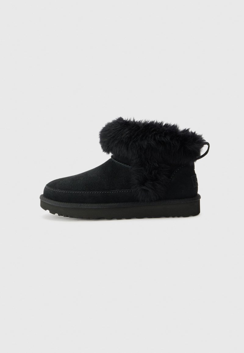 UGG CLASSIC CHALET - Vinterstøvler - black