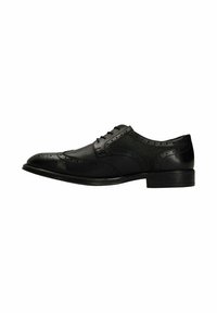 Zwarte leren dresschoenen met een wingtip-design, geperforeerde details en een gladde afwerking, voorzien van een lage zwarte zool en een ronde neus.