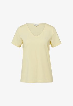 T-shirt jaune clair à manches courtes avec col en V, design uni, tissu doux, coupe standard, étiquette de col visible.