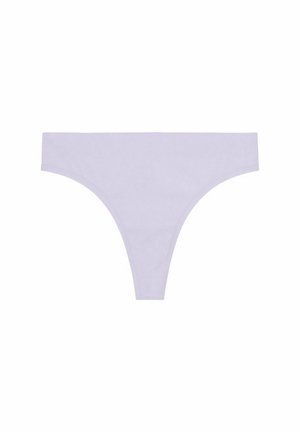 Tanga de color lavanda hecha de una suave tela acanalada. Presenta un diseño minimalista con una cintura baja y lados estrechos.