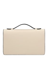 Crème leren clutch met een gladde textuur, rechthoekige vorm, zwarte randen, bovenhandvat en subtiel geperst logo.