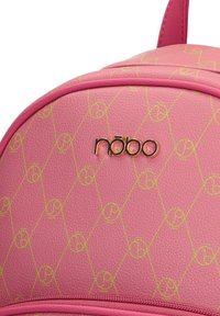 Nobo PÓŁOKRĄGŁY Z MONOGRAMEM  - Reppu - różowy