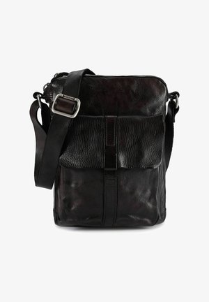 Borsa a tracolla in pelle nera con finitura testurizzata, tracolla regolabile, chiusura a pattina e dettaglio con tasca frontale. Design compatto e rettangolare.