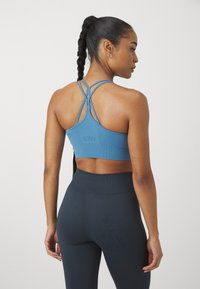 ICANIWILL DEFINE SEAMLESS BRA - Sujetadores deportivos con sujeción media - light teal