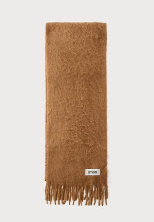 Écharpe en laine marron douce avec des franges aux deux extrémités et une petite étiquette blanche indiquant "DRYKORN" près d'une extrémité.