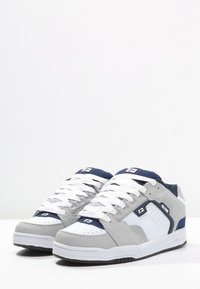Globe SCRIBE - Zapatillas - grey/white/navy