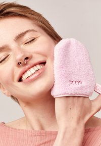 Glov GLOV® WATER-ONLY MAKEUP REMOVER AND SKIN CLEANSING MITT + HOOK - Skincare Set - cozy rosie
