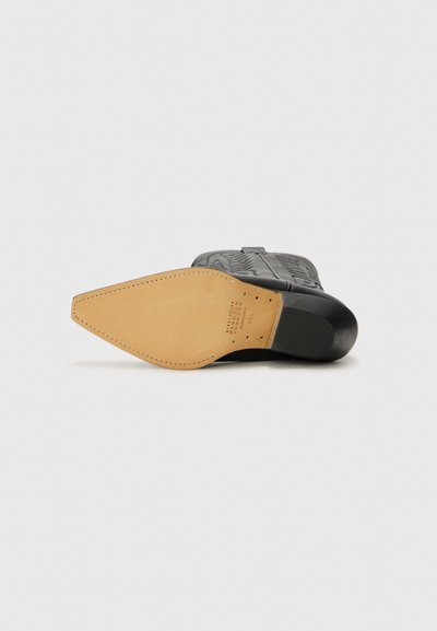 MM6 Maison Margiela Klasiski puszābaki - black