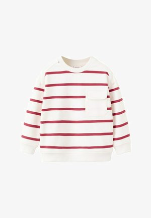 Bel beli pulover z dolgimi rokavi s horizontalnimi rdečimi črtami in trdno belim prsnim žepom z zložkom spredaj.