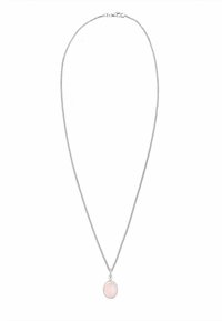 Silberkette mit einem ovalen pinkfarbenen Edelsteinanhänger mit glatter Oberfläche, der in einem runden Metallrahmen gefasst ist.