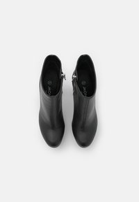 Monki Kotníková obuv na vysokém podpatku - black