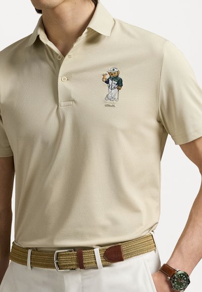 Polo Ralph Lauren TAILORED FIT BEAR PERFORMANCE POLO SHIRT - Pólóing - basic sand