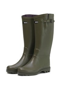 Bottes en caoutchouc vertes montantes avec une finition texturée, bout fermé et un accent de boucle sur le côté. Semelle profilée pour une meilleure adhérence.