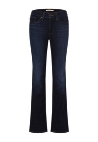 Jean denim bleu foncé évasé avec une taille mi-haute. Comprend cinq poches et des coutures contrastées. Le matériau a une texture lisse.