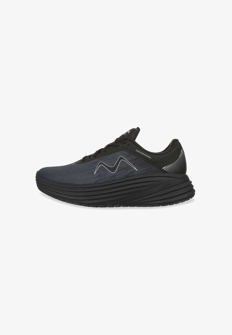 Chaussures de sport noires et grises avec un dessus texturé, un design ondulé, une semelle robuste et des accents réfléchissants. Adhérence améliorée pour la stabilité.