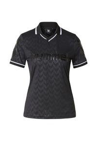 Polo de sport noir avec un motif chevron texturé, doté d'un col en V et d'une bordure blanche sur le col et les manches ; logo embossé sur la poitrine.
