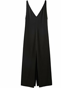 Robe noire avec un décolleté en V, design sans manches et fente à l'avant. Fabriquée en tissu lisse, elle présente une silhouette longue et droite.