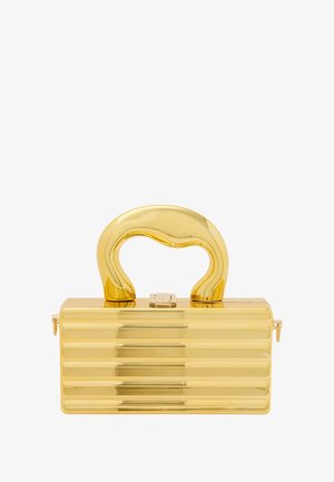 Aranyszínű fém kézitáska, amely strukturált, téglalap alakú, bordázott kialakítással és ívelt fogantyúval rendelkezik. Csattos záródással és oldalsó cipzárral ellátott.