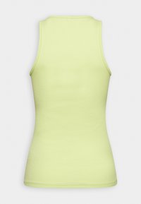 Top in maglia a costine senza maniche, fit aderente, di colore giallo chiaro, mostrato da dietro con scollo rotondo e senza motivi o loghi visibili.