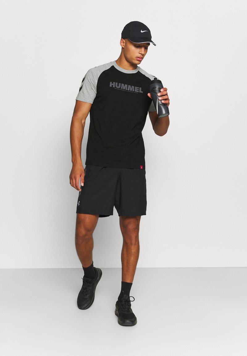 Hummel LEGACY BLOCKED - T-Shirt print - black/schwarz - Zalando.de