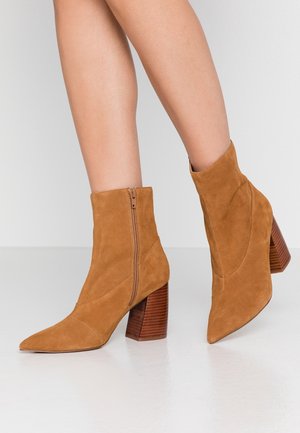 Botines de tacón - cognac