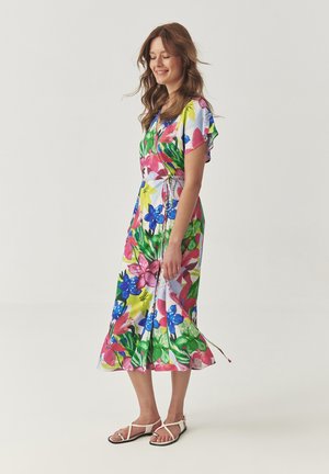 Bloemenpatroon jurk met korte mouwen, in levendige kleuren zoals roze, blauw en groen. Strikken in de taille, enkel-lange zoom.