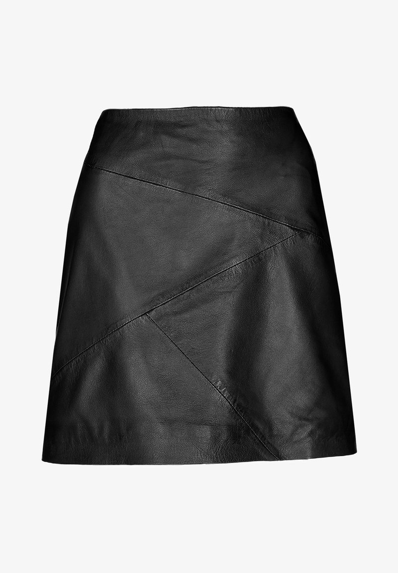 Musta nahkahame, jossa on A-linjainen siluetti, epäsymmetrinen muotoilu ja hienovarainen rakenne, jossa on vinosaumadetaileja.