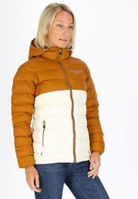 Padded jacket z brązową górną częścią i kremową dolną częścią, z zamkiem błyskawicznym, kapturem oraz elastycznymi mankietami. Teksturowany, lekki materiał.