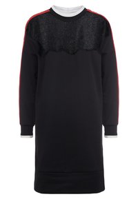 Czarna sukienka dresowa z długimi rękawami, z teksturowaną górą z czarnej koronki, czerwonymi paskami po bokach oraz białym detalem kołnierza.