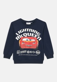 Tumši zils džemperis ar lielu attēlu, kurā attēlots Lightning McQueen, ar baltiem un sarkaniem uzrakstiem. Ribota piedurkņu un apkakles maliņa, kokvilnas maisījuma materiāls.