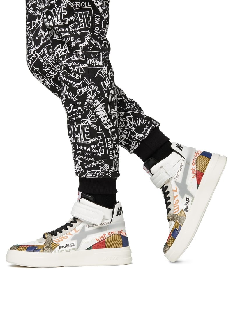 Baskets Montantes Amiri Stars Q:7 Noir Et Blanc - Taille 44 (US 11) - Neuf Avec Emballage