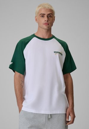 4F, 4F T-SHIRT LOOSE Z NADRUKIEM MĘSKI - T-shirt imprimé - white-green
