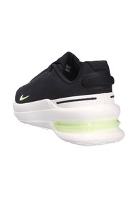 Sneaker in tessuto nero con suola intermedia bianca e ammortizzazione ad aria visibile verde. Presenta un colletto imbottito e una parte superiore testurizzata per la traspirabilità.