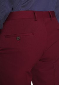 Michael Kors TRAVEL - Fato - red