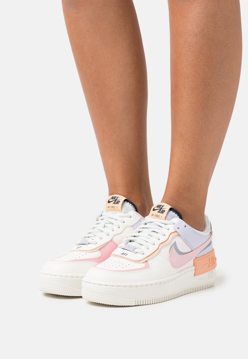 Nike Sportswear - AF1 SHADOW - Sportbačiai - sail/pink glaze/orange chalk/dark obsidian/light soft pink/barely green, Padidinti