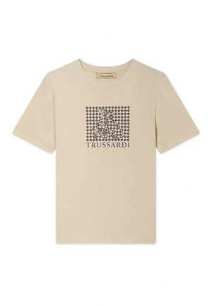 Beiges T-Shirt mit kurzen Ärmeln und Rundhalsausschnitt, mit einem karierten quadratischen Motiv und dem Text "TRUSSARDI" mittig auf der Brust.