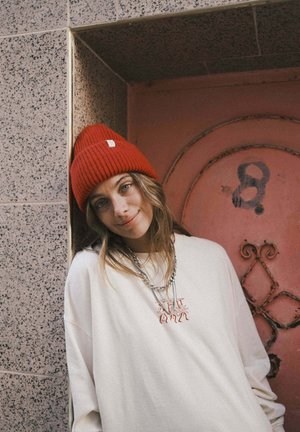 Surf Inc., VERY CASH BEANIE - Beanie - czerwony