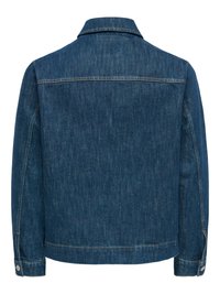 Denimjakke, mørk blå, med enkel krage, knappemansjetter og to sømmer på ryggen. Framsiden ikke synlig. Glatt tekstur, klassisk design.