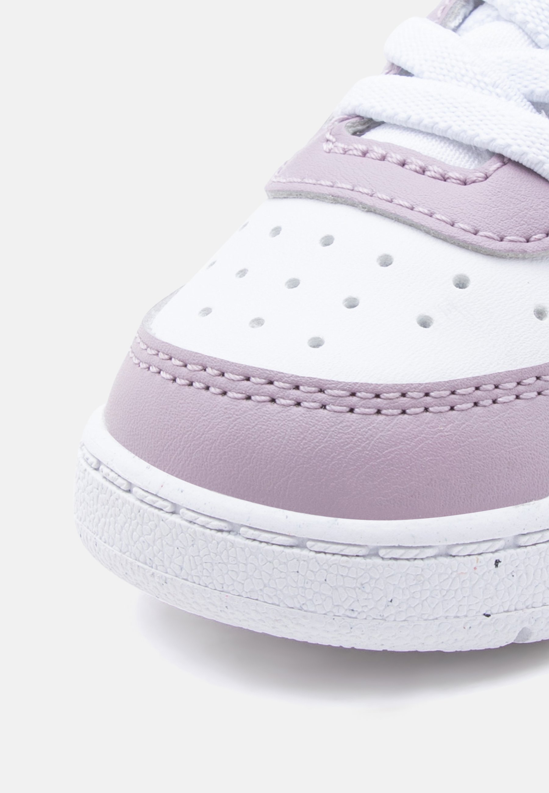 nike court borough lila