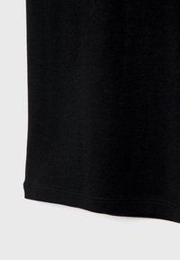 Zwarte katoenen t-shirt met een zachte textuur, ronde halslijn, korte mouwen en een rechte zoom. Minimalistisch ontwerp zonder zichtbare logo's of patronen.