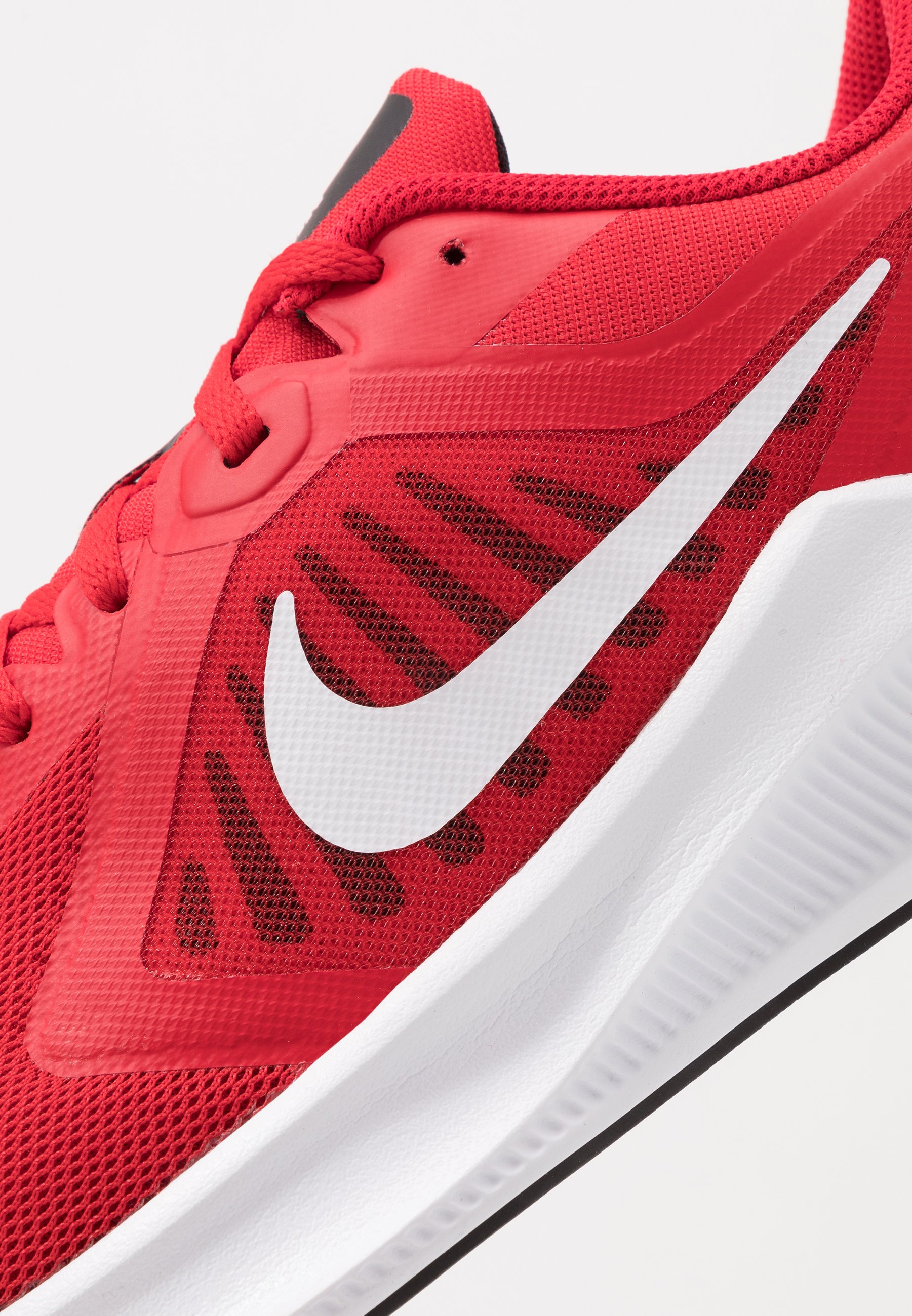 Nike Performance DOWNSHIFTER 10 - Zapatillas de running neutras -  university red/white/black/rojo - Zalando.es