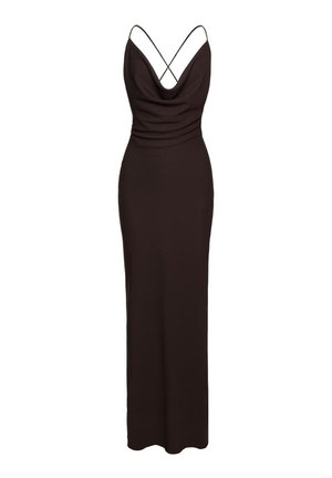 Hosszú fekete ujjatlan estélyi ruha redőzött nyakkivágással és vékony, keresztbe fonott pántokkal.
