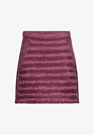 Puffrock in dunklem Pflaumenfarbe mit leicht glänzender Textur. Verfügt über ein horizontal gestepptes Design und einen seitlichen Reißverschluss für den Verschluss.