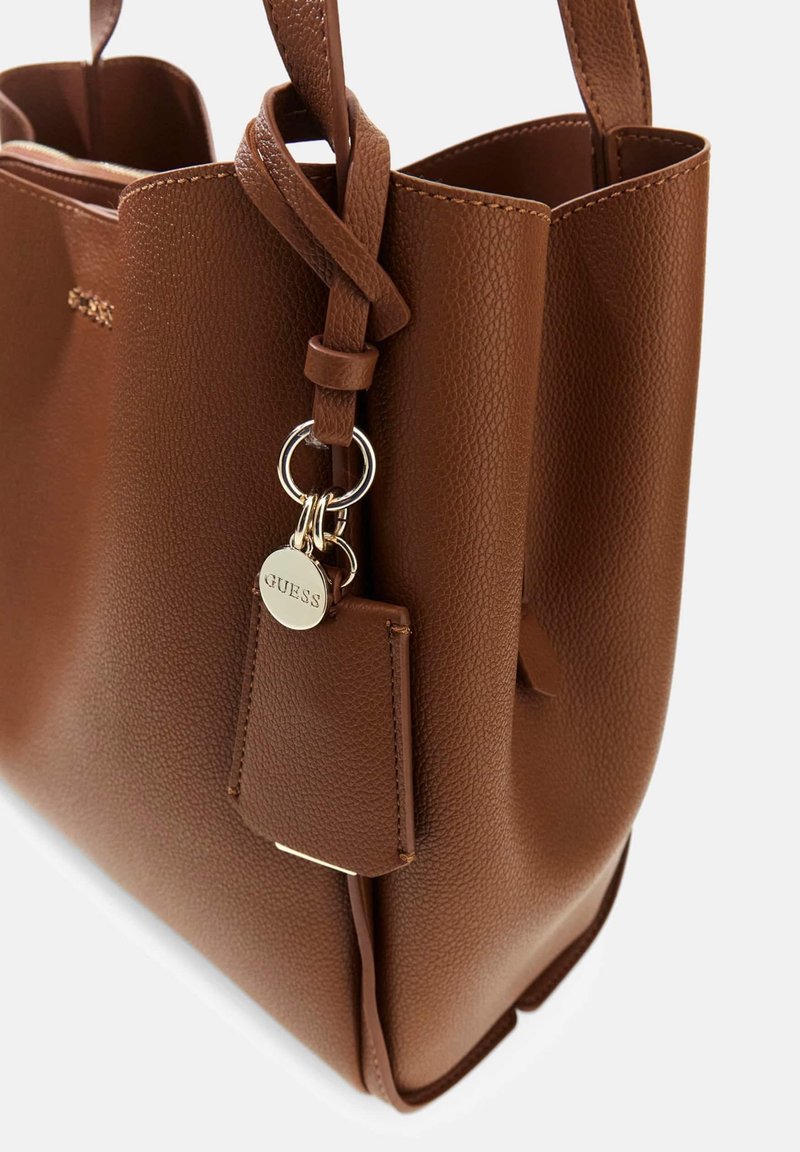 Guess NICOLE LOGO SHOPPER - Handtas - braun/bruin