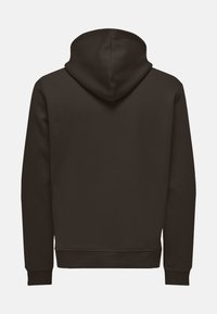 Donkerbruine hoodie met een gladde textuur, een grote capuchon en ribgebreide manchetten en zoom. De achterkant is eenvoudig en heeft geen grafische elementen of versieringen.