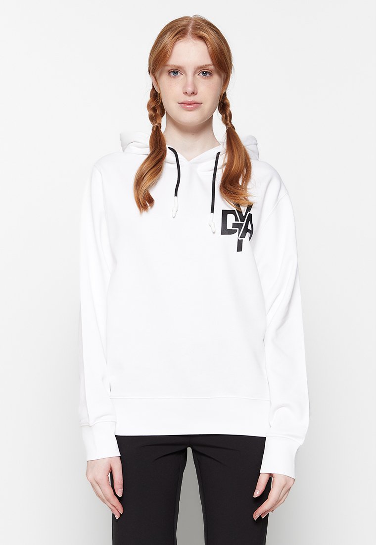 Weißer Hoodie mit einer Kängurutasche, schwarzen Zugbändern und einem auffälligen schwarzen Grafiklogo auf der Vorderseite. Mit langen Ärmeln und einem lockeren Schnitt.
