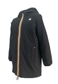 Czarna wodoodporna kurtka z kapturem, z przednim zamkiem błyskawicznym i wielokolorowym paskiem. Dwie boczne kieszenie i logo na piersi.