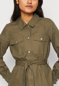 ONLY ONLSAIGE BELT PUFF SHACKET - Nyári dzseki - kalamata